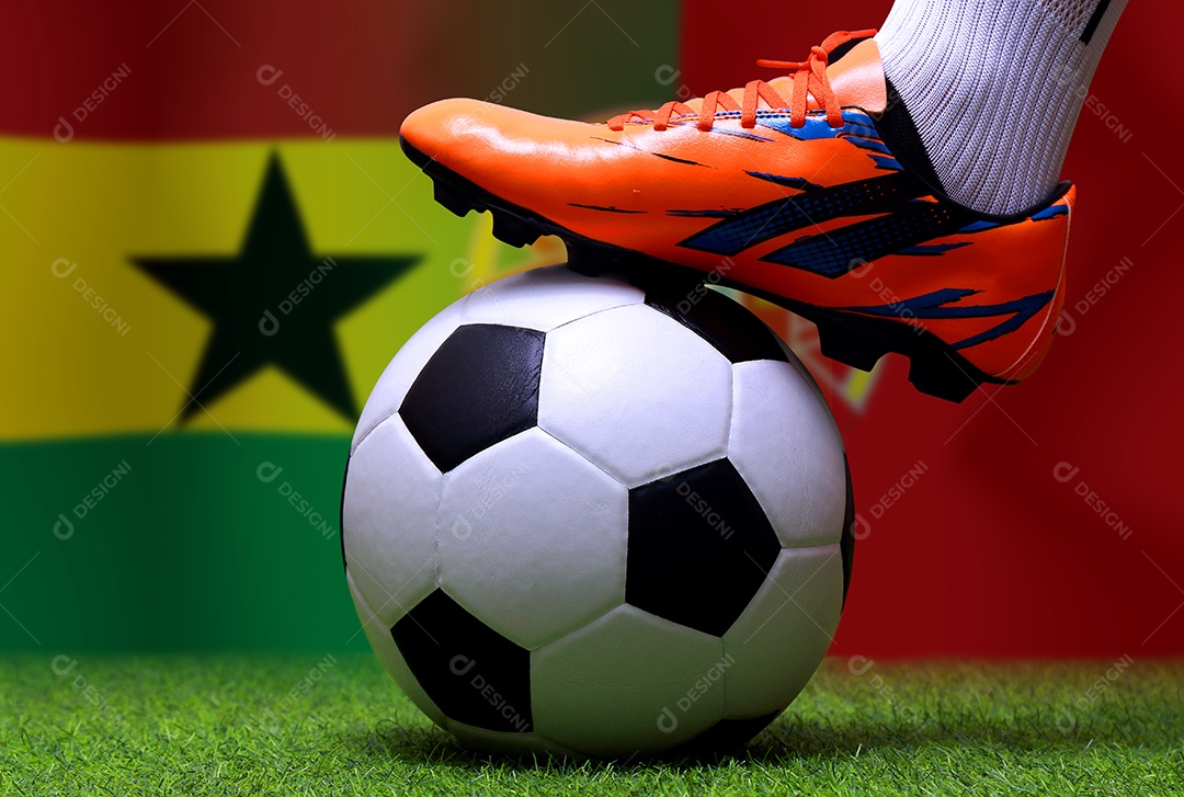 Competição da Taça de Futebol entre o nacional do Gana e o nacional português.