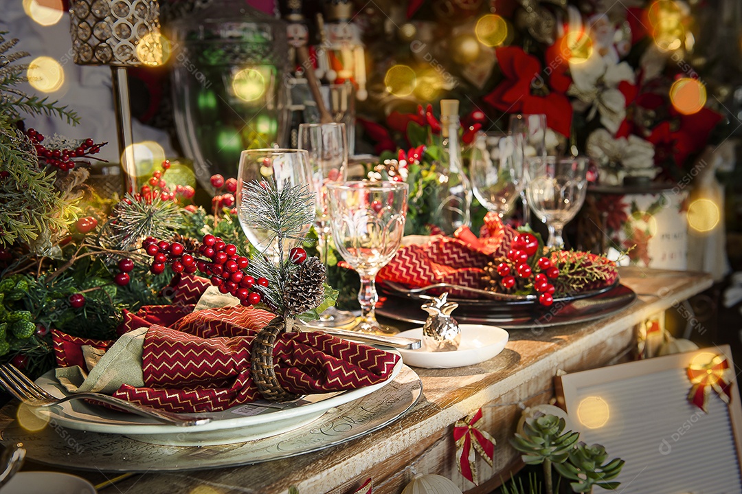 Mesa de natal com luzes bokeh