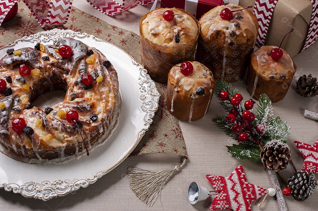 Delicioso pão de Natal e panetone caseiro