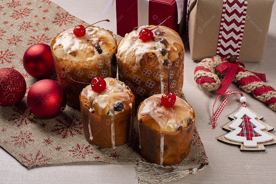 Delicioso pão de Natal e panetone caseiro