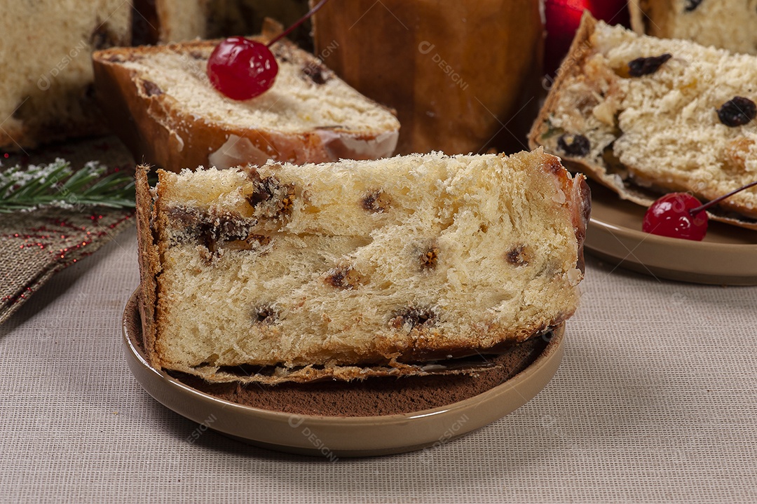 Deliciosa sobremesa de Natal, mini panetone e chocolate caseiro