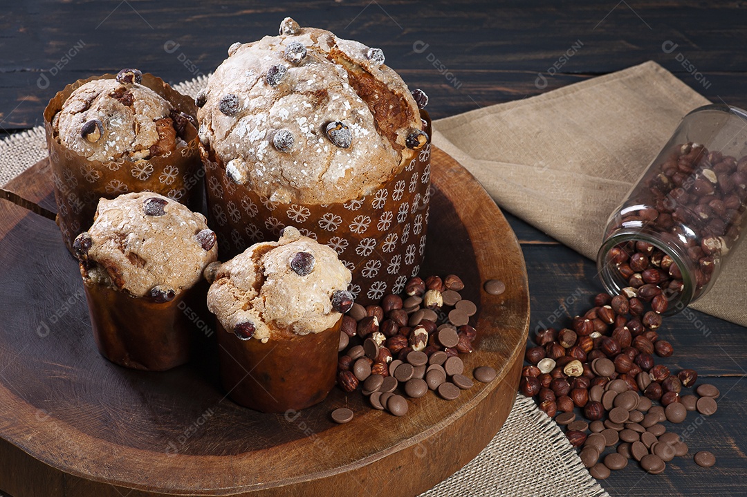 Delicioso panetone caseiro com fermentação natural. Recheio de chocolate e avelã