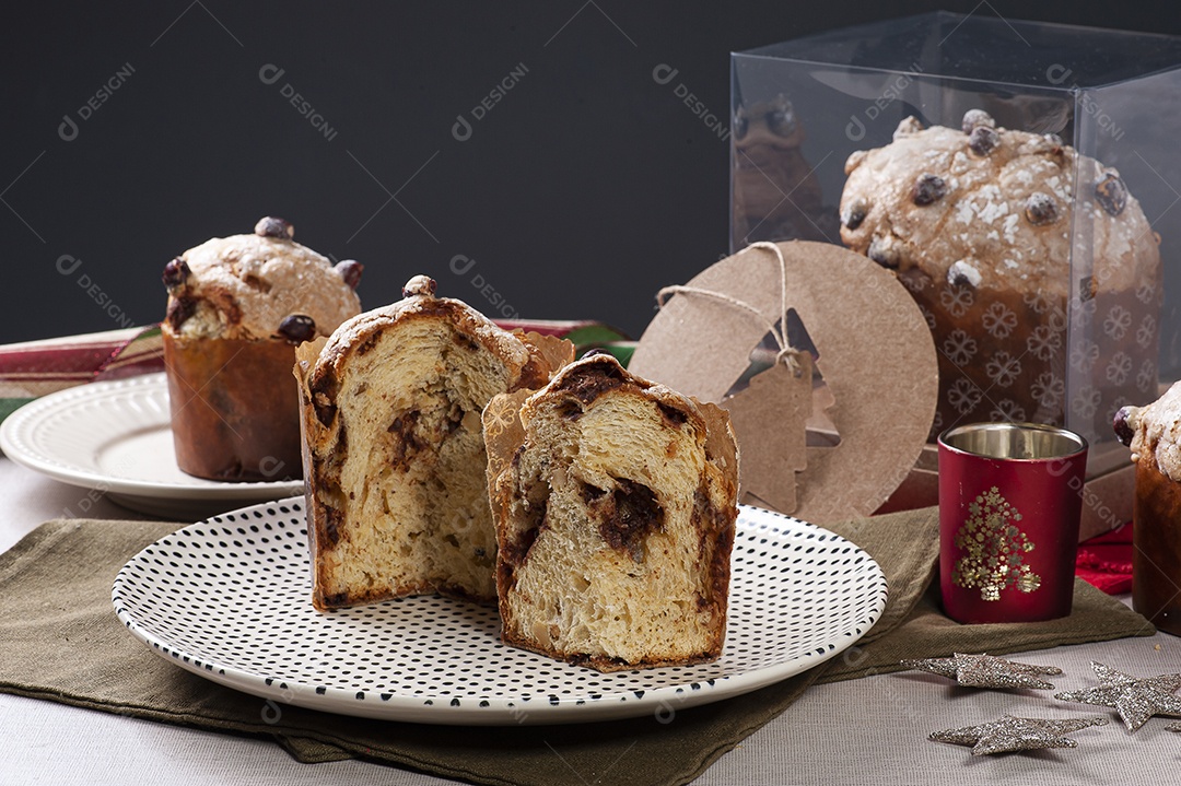 Panetone artesanal de fermentação natural, com chocolate