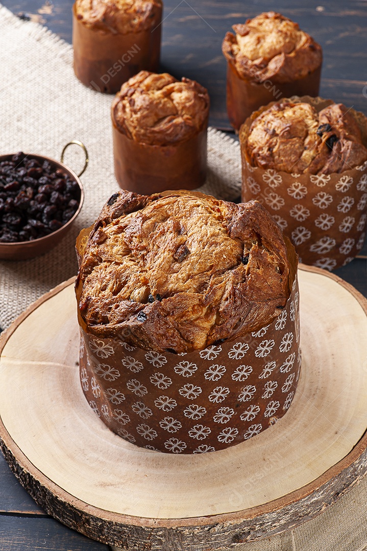 Delicioso panetone caseiro com fermentação natural e frutas secas