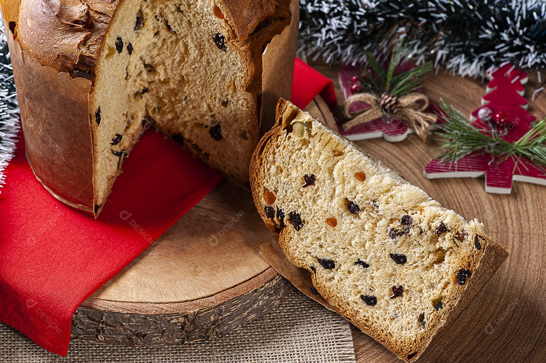 Panettone. Bolo de frutas típico servido no Natal.