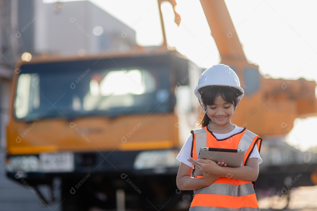 Menina asiática futuros engenheiros.