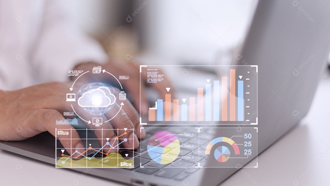 Analista trabalhando com sistema de análise de negócios e gerenciamento de dados.