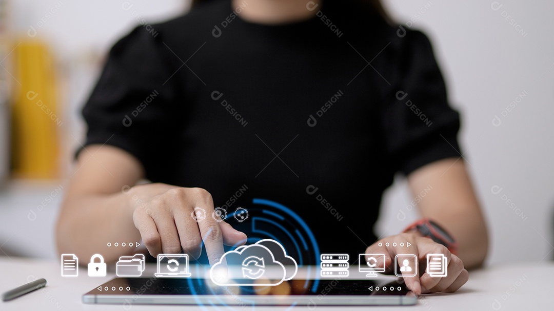 Conceito de tecnologia de nuvem. Armazenamento de dados de computação.