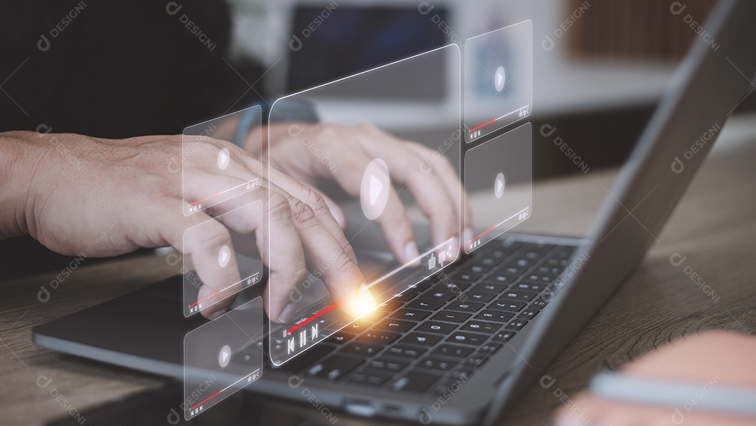 Transmissão de filmes on-line. assistindo a um filme.