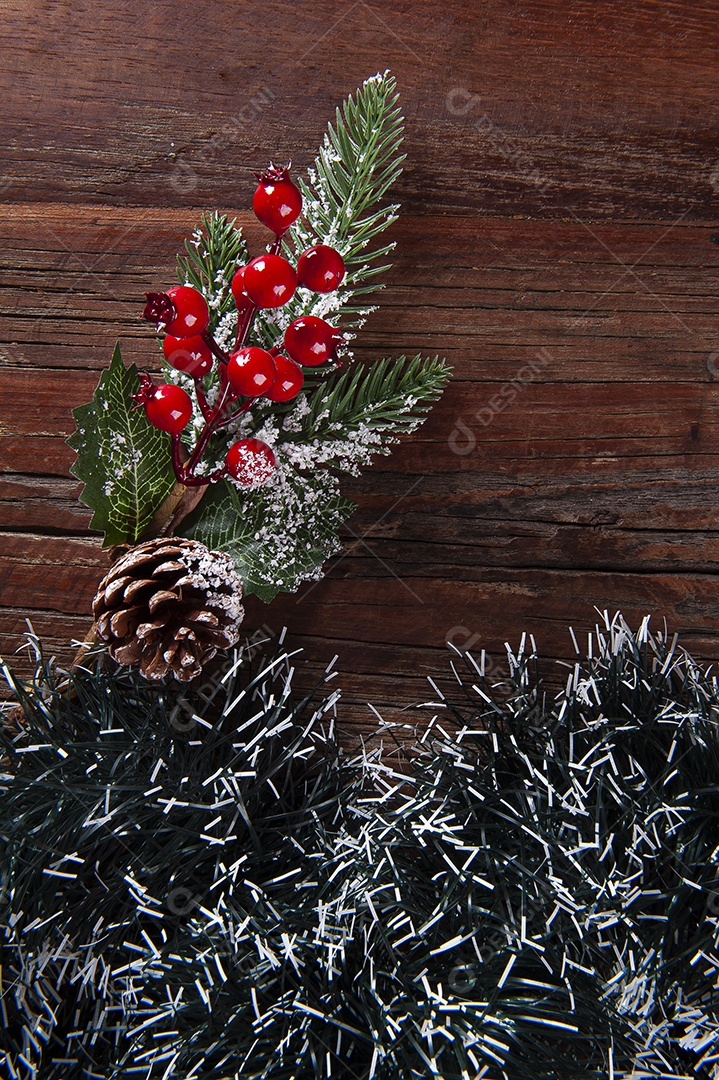 Composição de natal em fundo de madeira. Vista superior