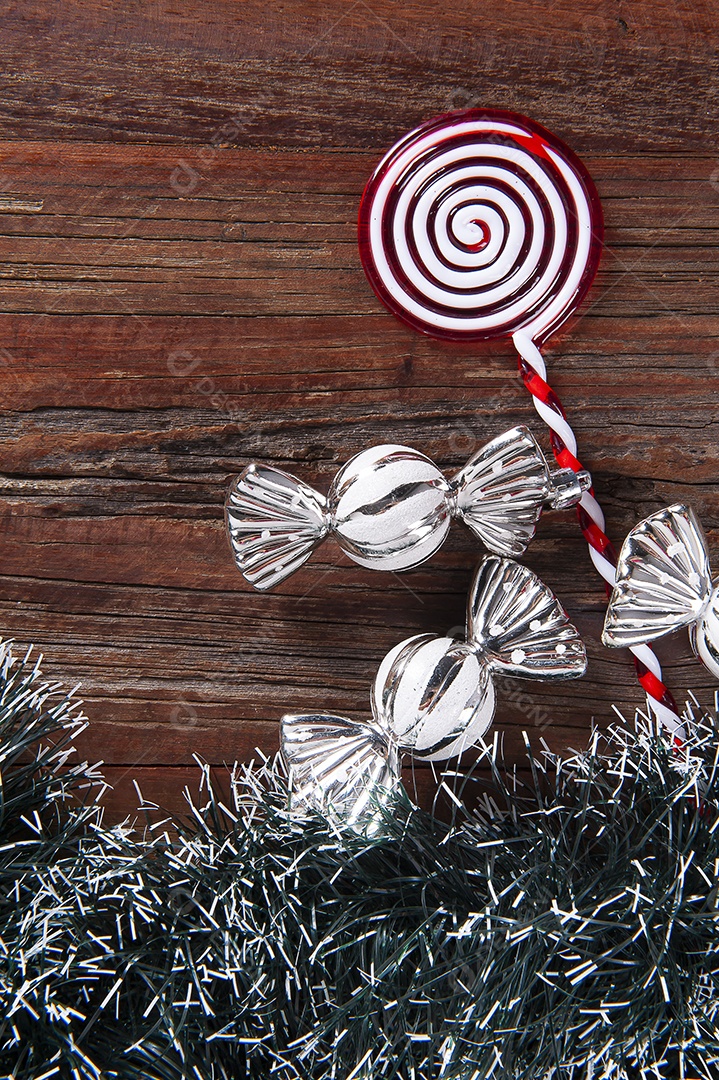 Composição de natal em fundo de madeira. Vista superior