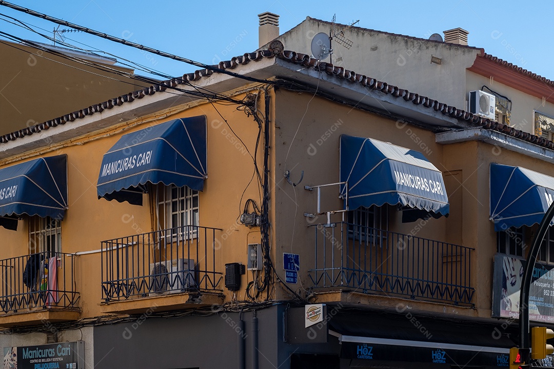 Vista de um edifício antigo típico na cidade de Málaga.