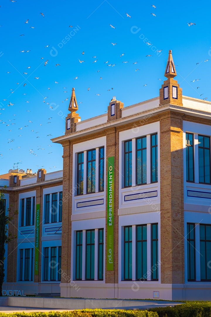Vista do edifício ESESA IMF School em Málaga.