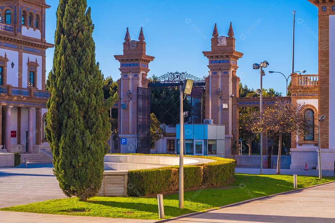 Vista do edifício ESESA IMF School em Málaga.