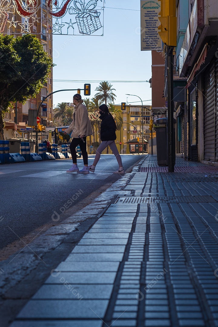 Bela vista de árvores pelas ruas de Málaga.