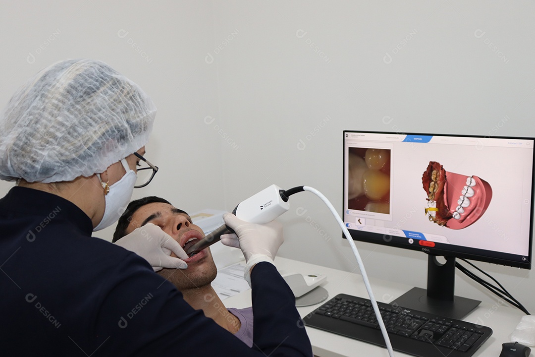 Clinica de Odontologia, dentista fazendo manutenção dos dentes