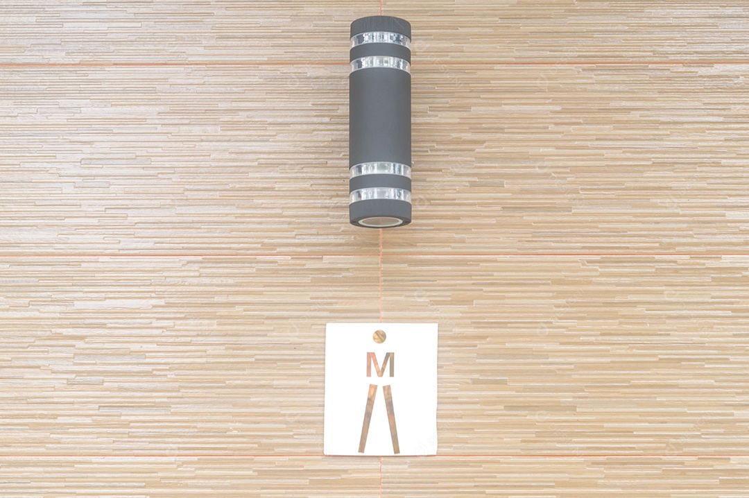 Sinal de toalete ou banheiro masculino com textura de tijolo cinza usado para as costas