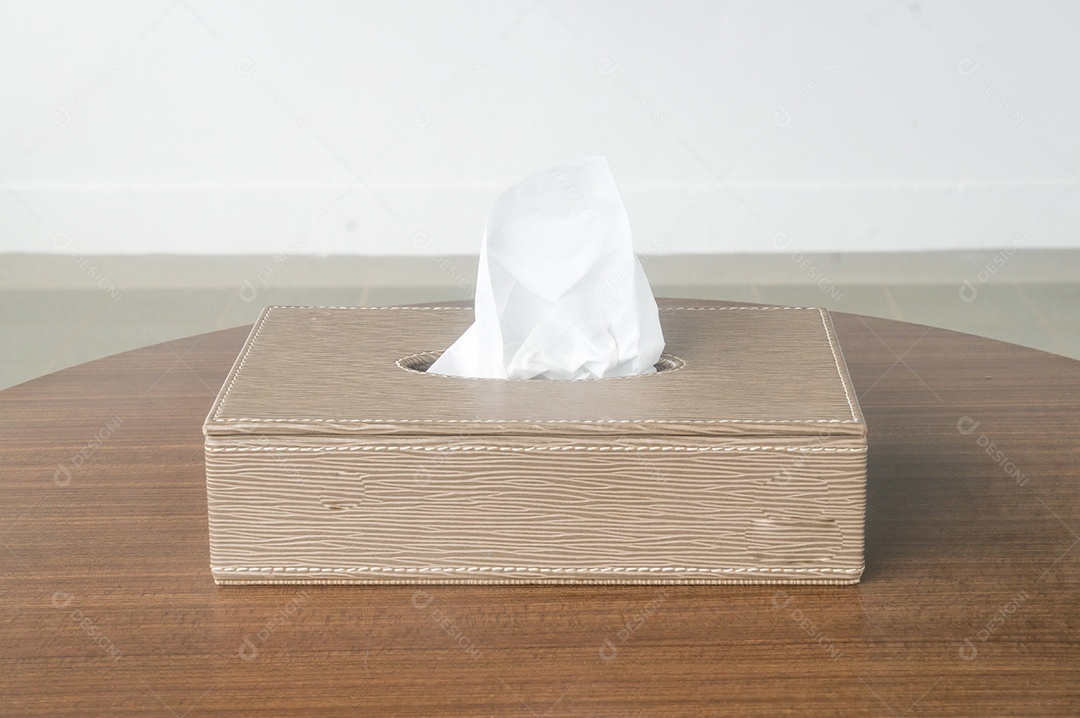 Lenço de papel aparafusado ou amassado único após o uso isolado