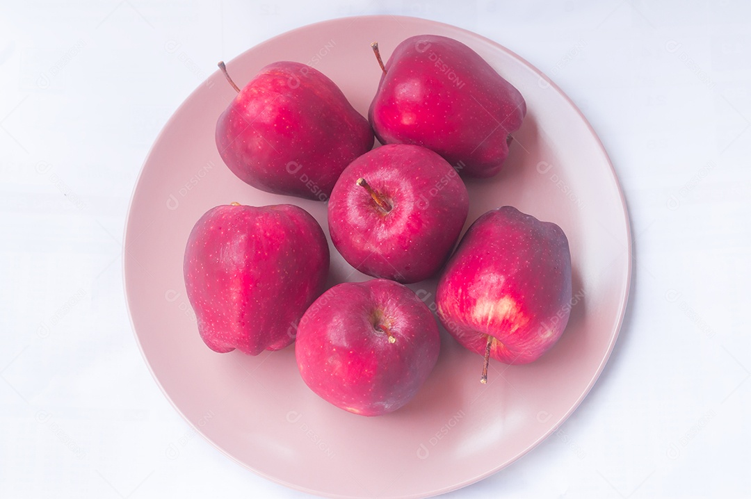 Frutas grandes frescas de maçã vermelha em pilha