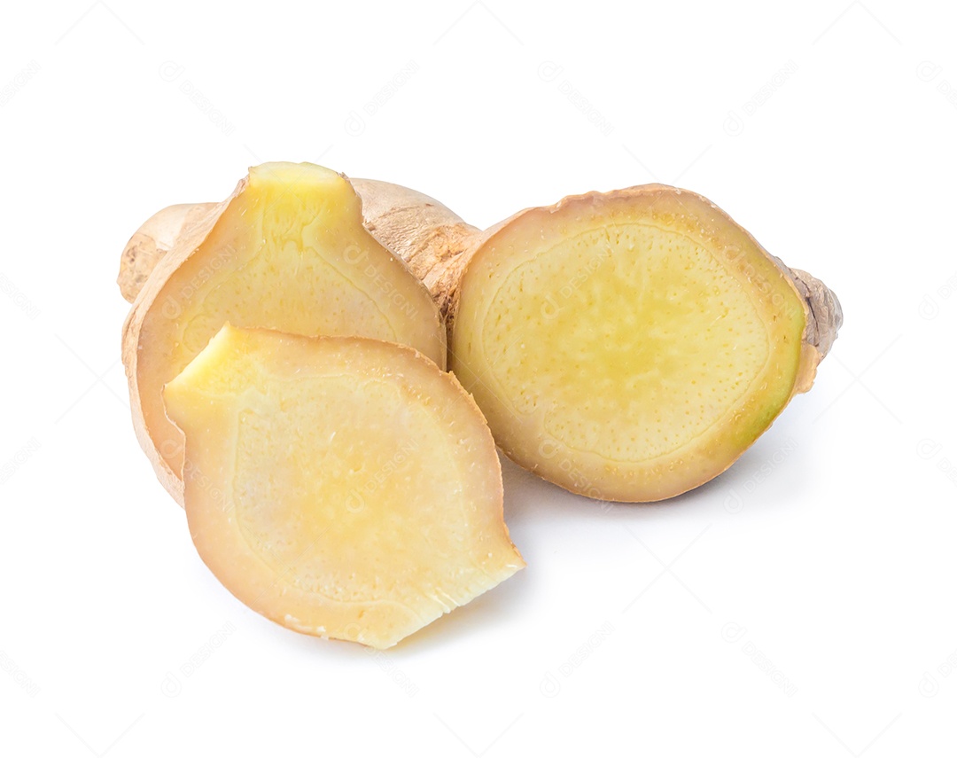 Duas hastes de gengibre fresco cortadas com folhas são isoladas em fundo branco