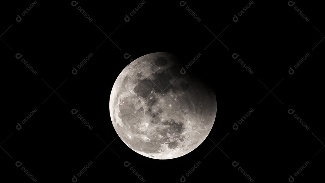 Lua no fundo escuro da noite escura