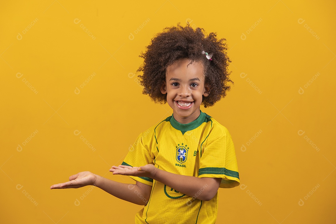 Linda menina criança torcedora do brasil Copa Do Mundo