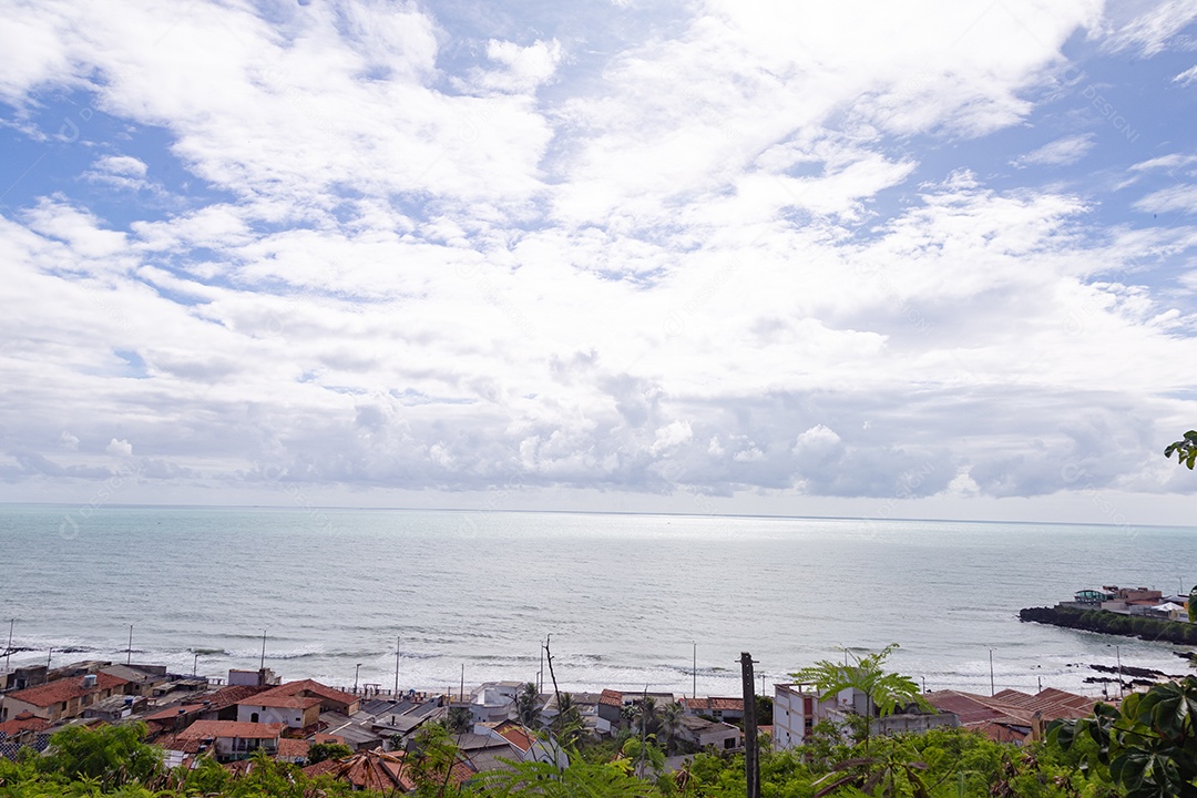 Ondas movimentadas paisagem praia