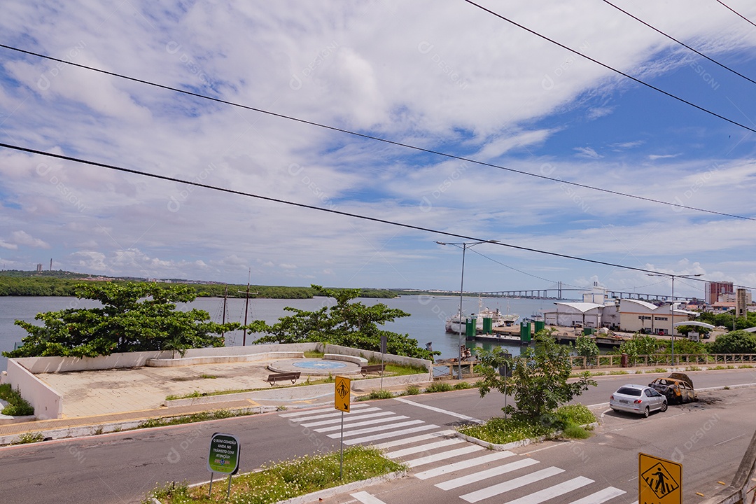 Paisagem lago praia vazia