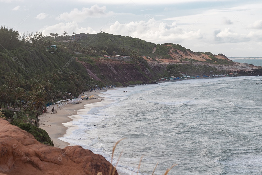 Ondas movimentadas paisagem praia