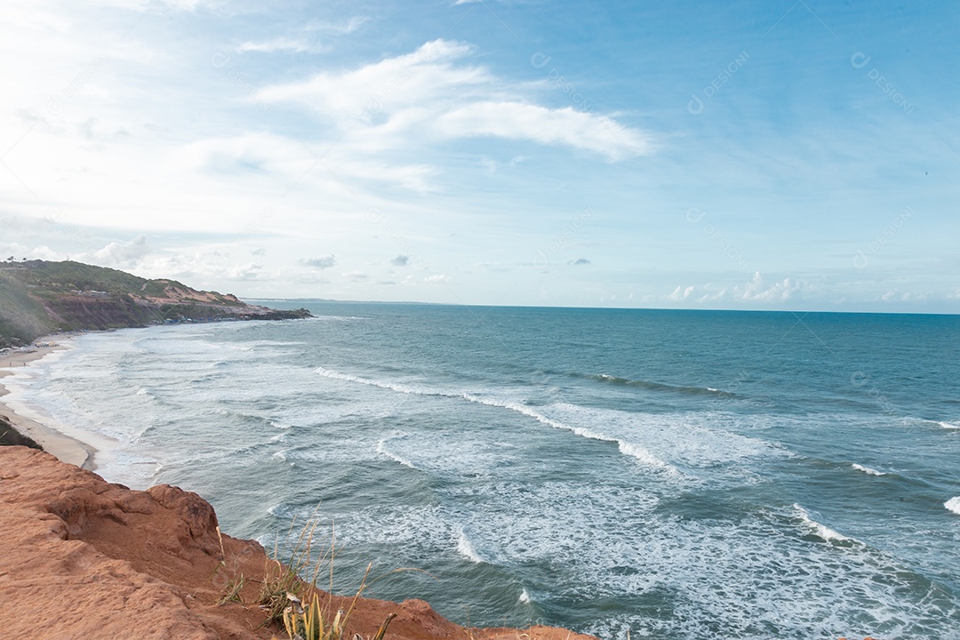 Ondas movimentadas paisagem praia