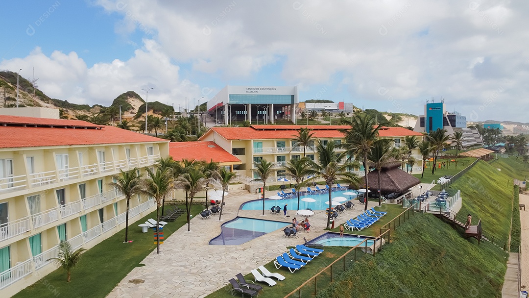 Vista aérea hotel 5 estrelas pousada frente a praia