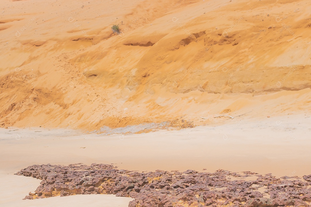 Barranco frente uma praia