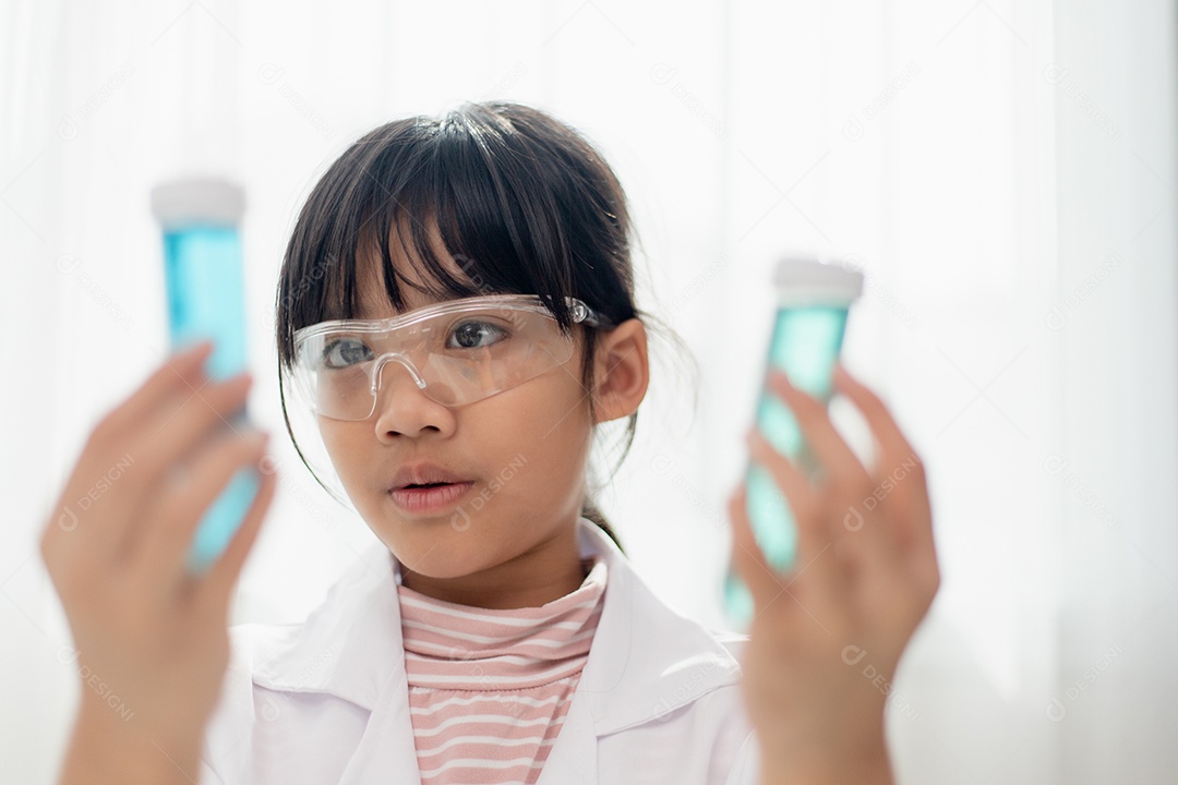 Educação, ciência, química e conceito de crianças.