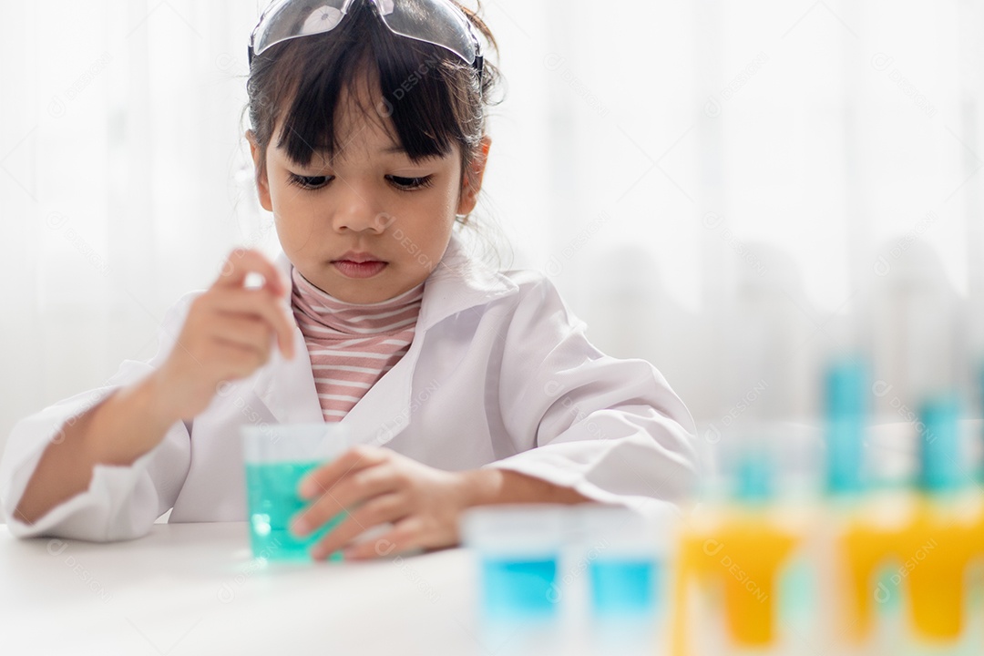 Educação, ciência, química e conceito de crianças.