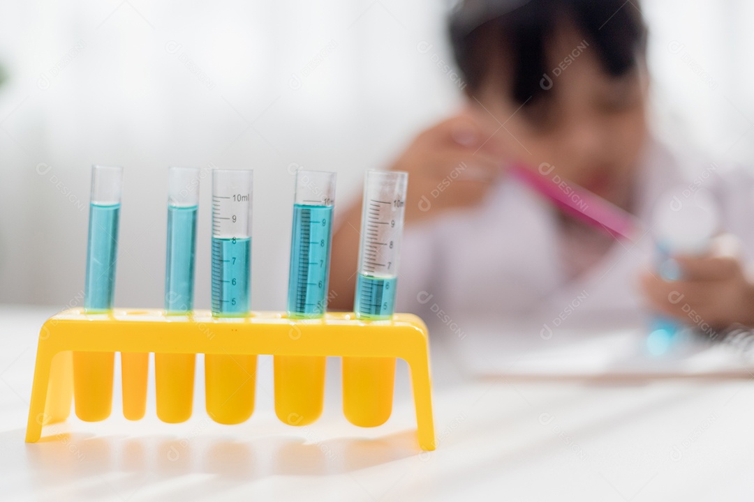 Educação, ciência, química e conceito de crianças.