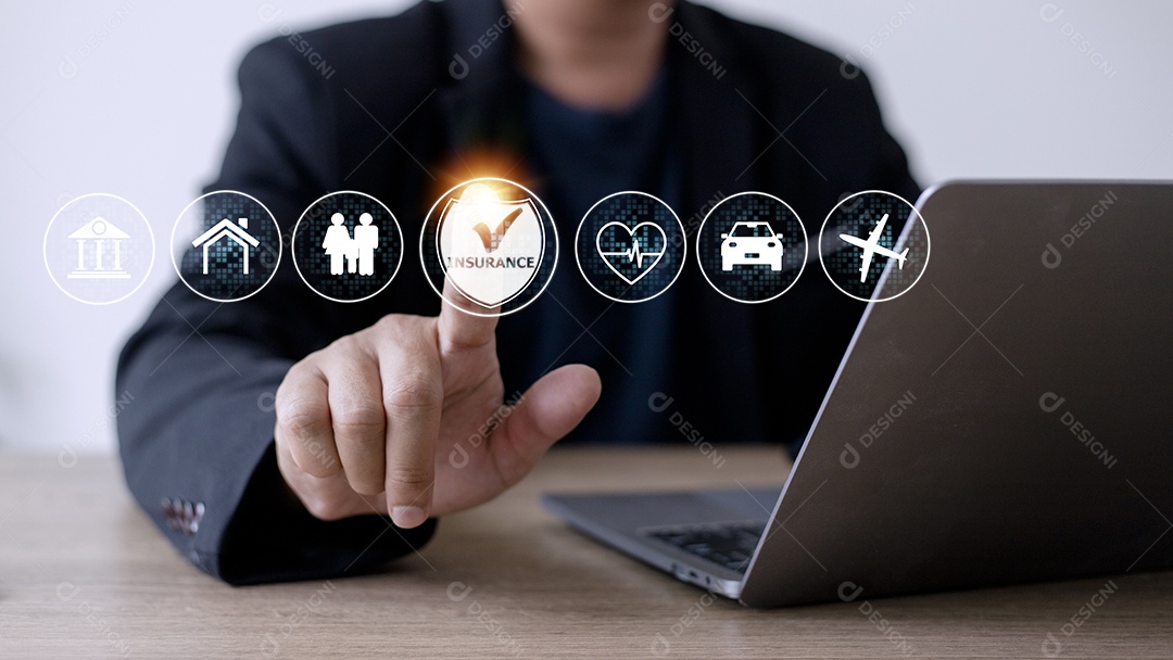 Seguro online na tela virtual. Vida, carro, propriedade, saúde.