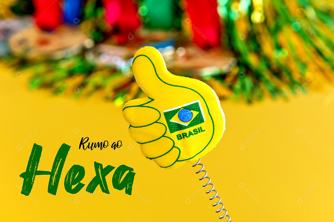 Copa do mundo, itens da torcida brasileira em fundo amarelo.