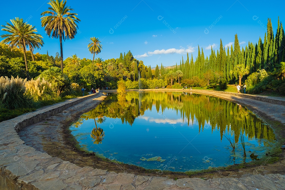 Bela vista panorâmica do Jardim Botânico de Málaga.