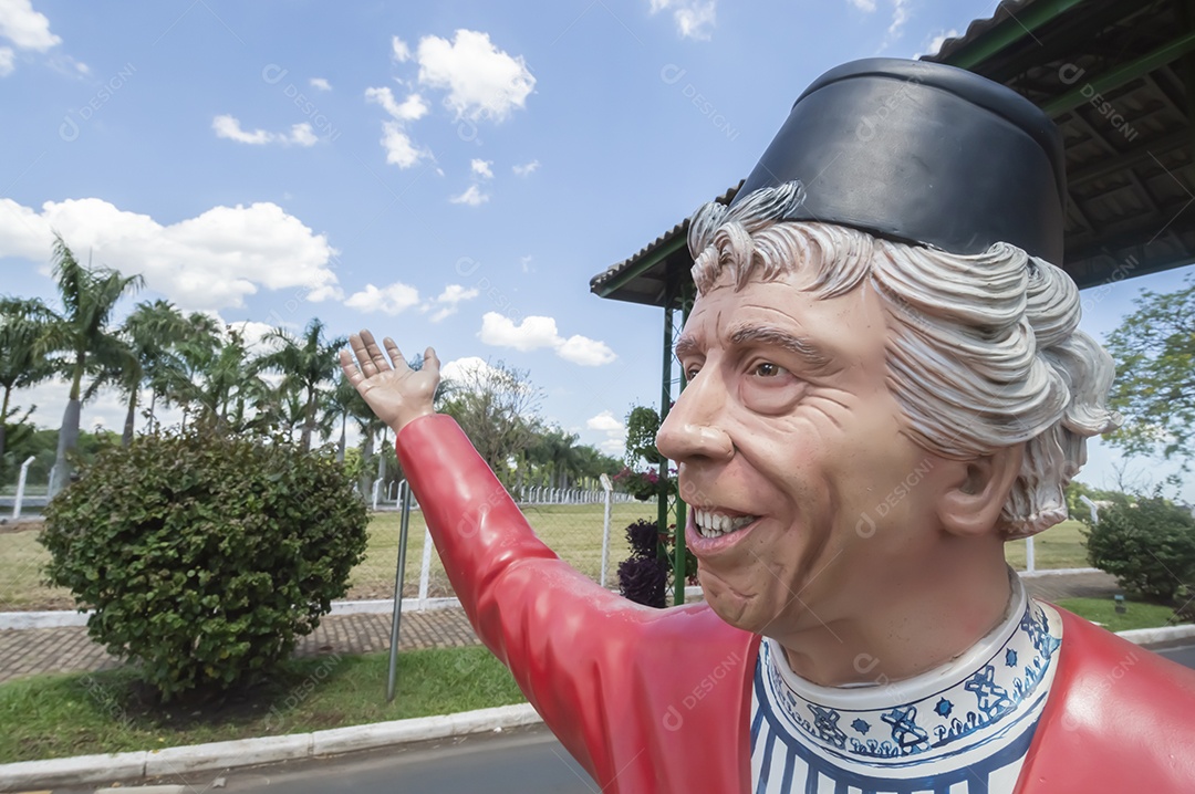 Local conhecido como portal do moinho ao lado da estatua em homenagem a Piet schoenmaker