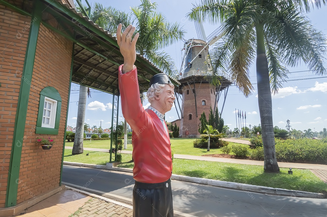 Local conhecido como portal do moinho ao lado da estatua em homenagem a Piet schoenmaker