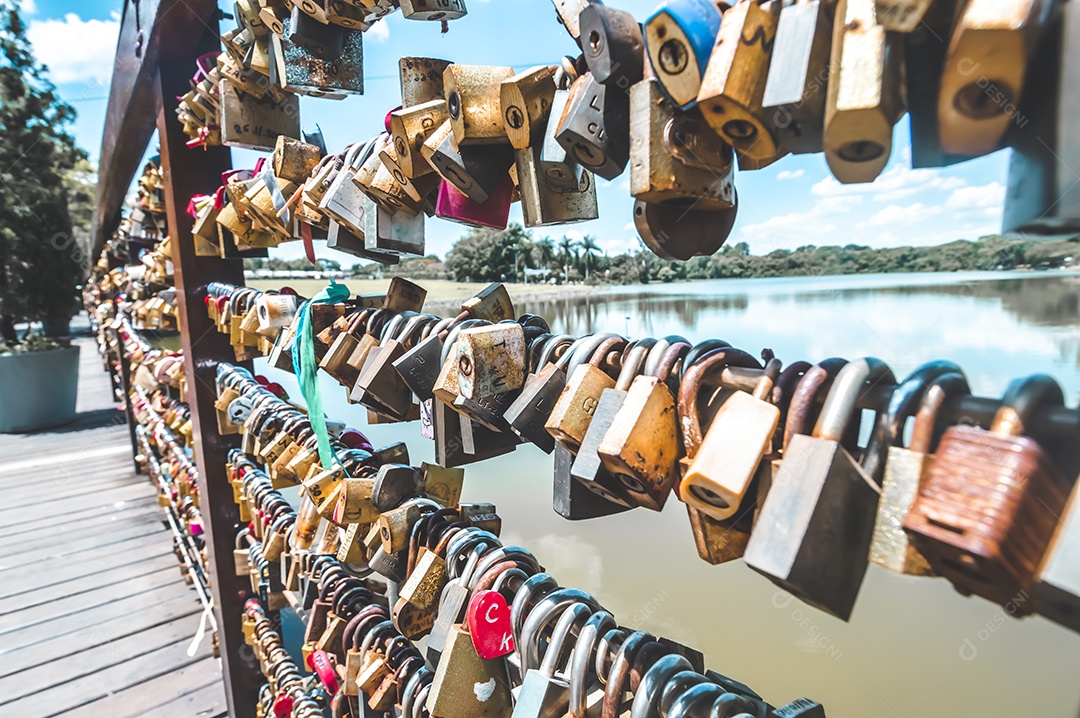 Cadeados com nomes de golpe