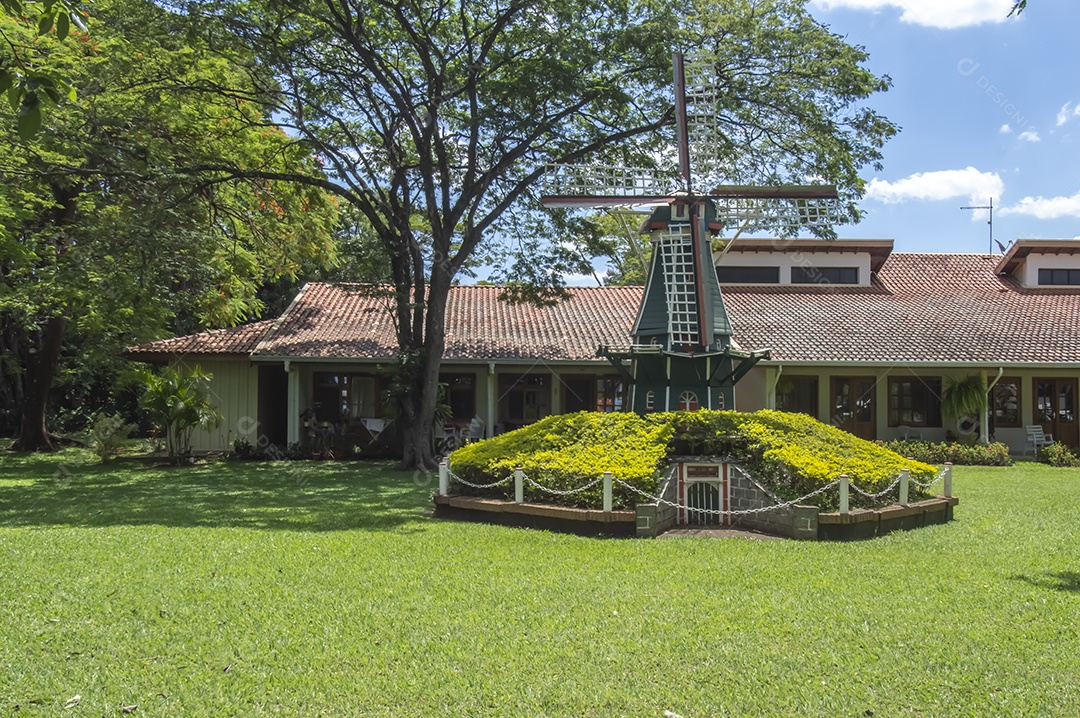 Centro social de holambra-sp uma cidade conhecida por ser a cidade das flores