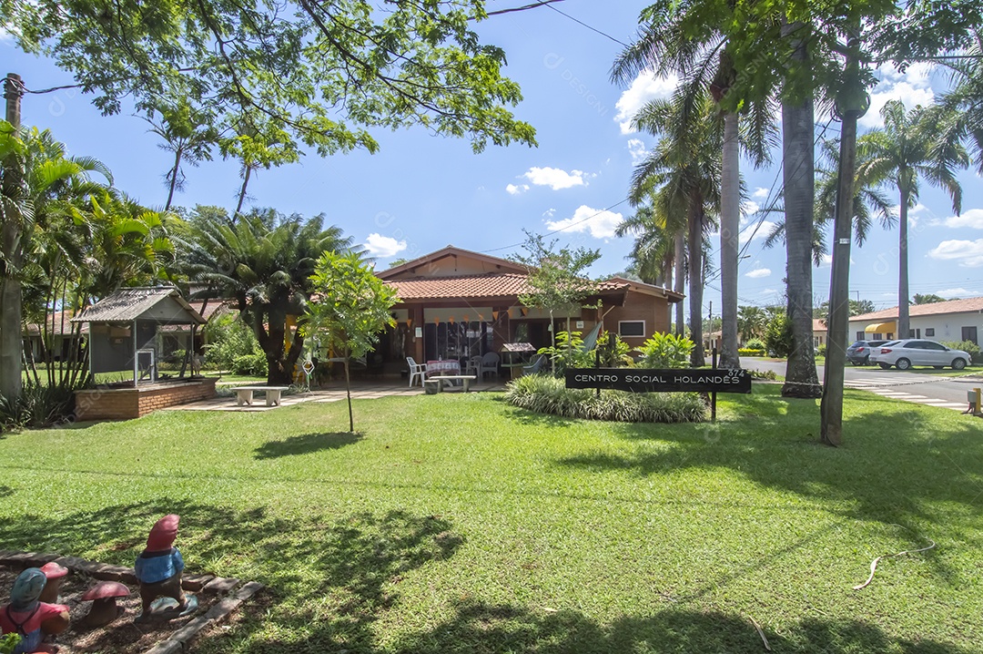 Centro social de holambra-sp uma cidade conhecida por ser a cidade das flores