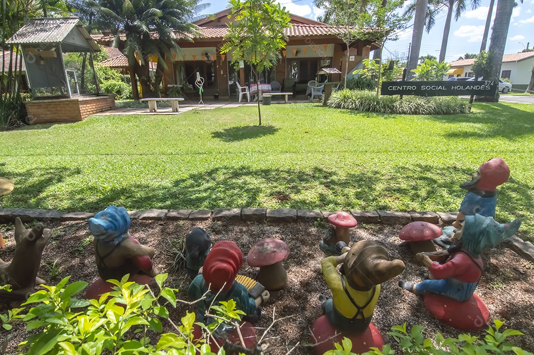 Centro social de holambra-sp uma cidade conhecida por ser a cidade das flores