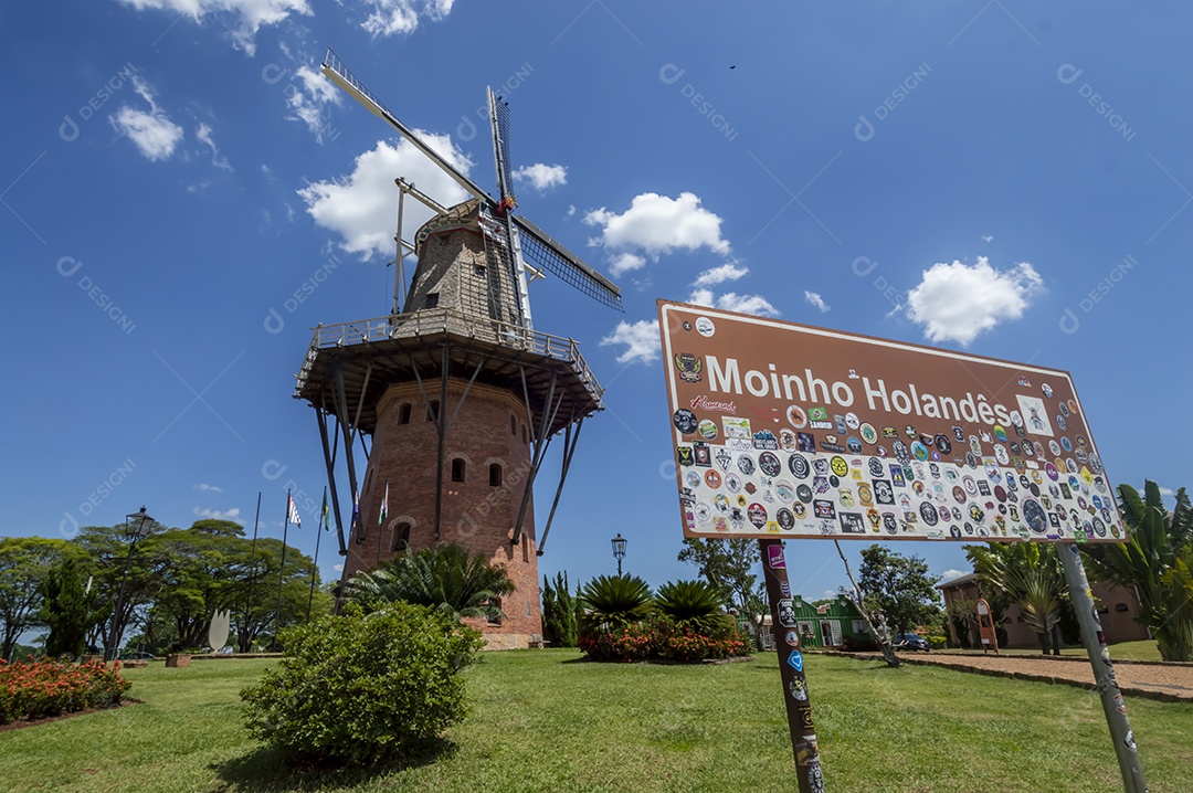 Entrada da cidade de holambra-sp uma cidade conhecida por ser a cidade das flores