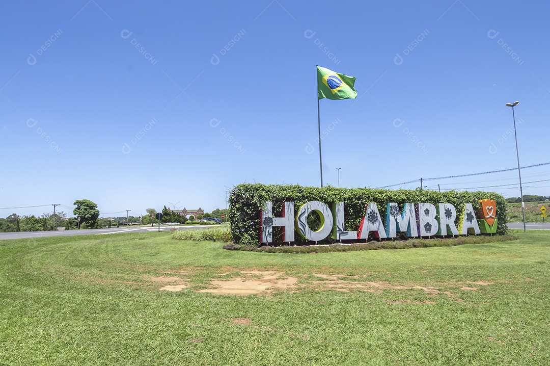 Placa de entrada da cidade escrito o nome da cidade.