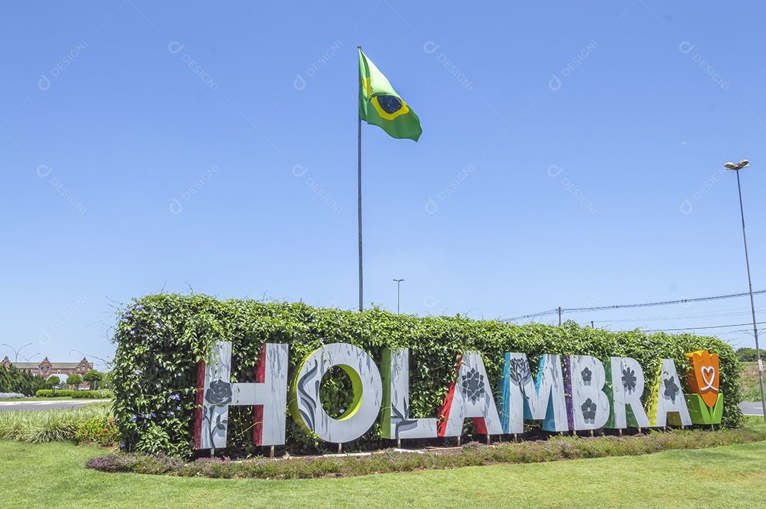 Placa de entrada da cidade escrito o nome da cidade.