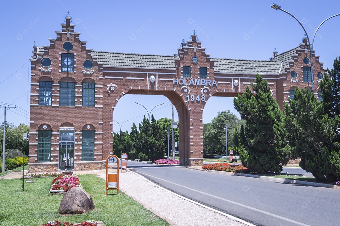 Entrada da cidade de holambra-sp uma cidade conhecida por ser a cidade das flores