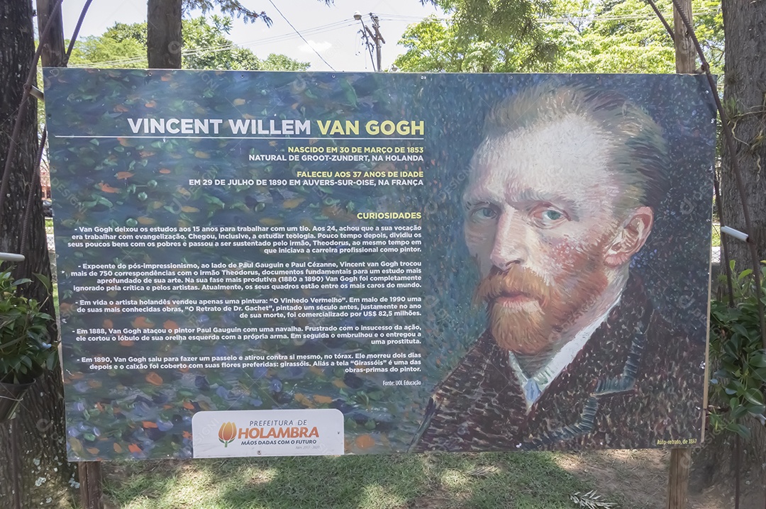 Placa com a história de vicent van gogh escrita em português a placa fica em um parque