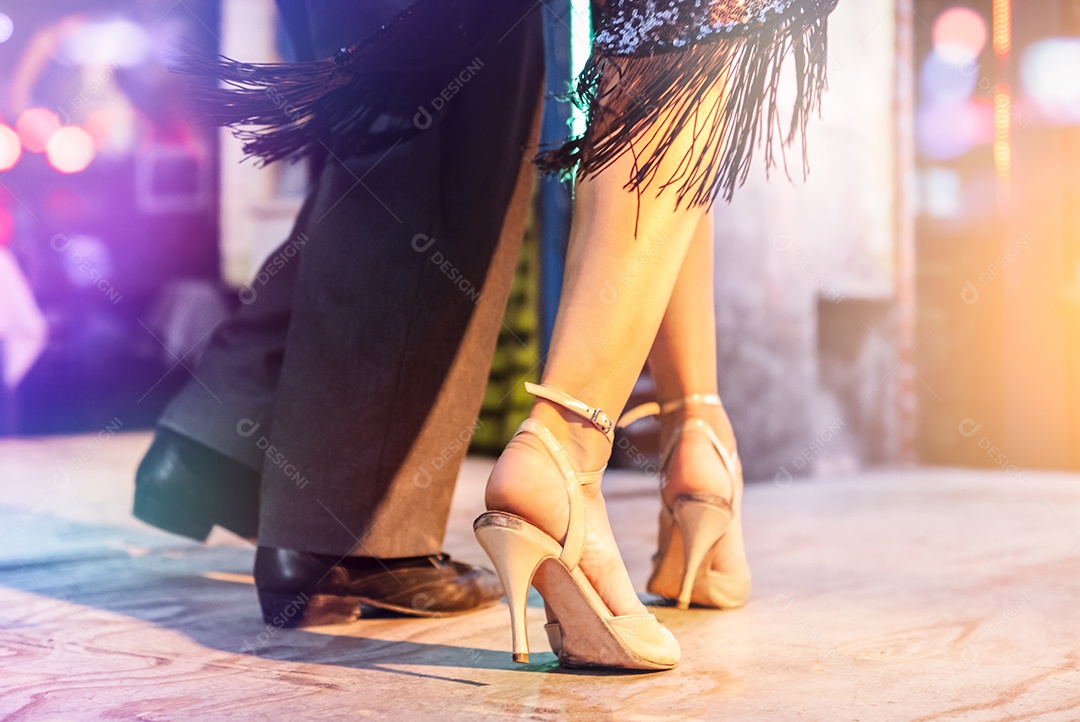 Detalhe de um casal de dançarinos de tango argentino